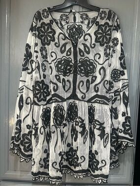 Black and White Floral Embroidered V-Neck Women's Blouse